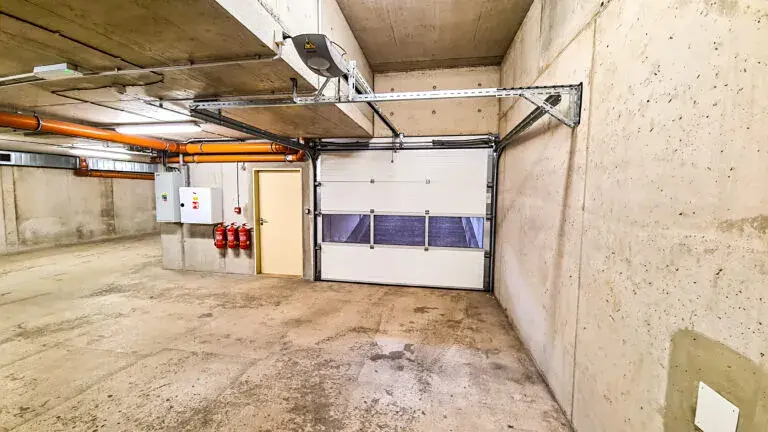 Pronájem garážového stání, Brno, Táborská, 15 m2