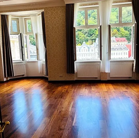 Prodej bytu 2+1, Karlovy Vary, Divadelní náměstí, 90 m2