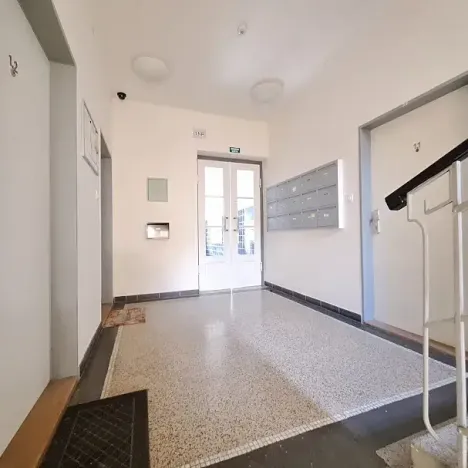 Pronájem bytu 2+1, Praha - Smíchov, Podbělohorská, 42 m2