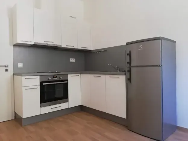 Pronájem bytu 1+1, Praha - Smíchov, Podbělohorská, 34 m2