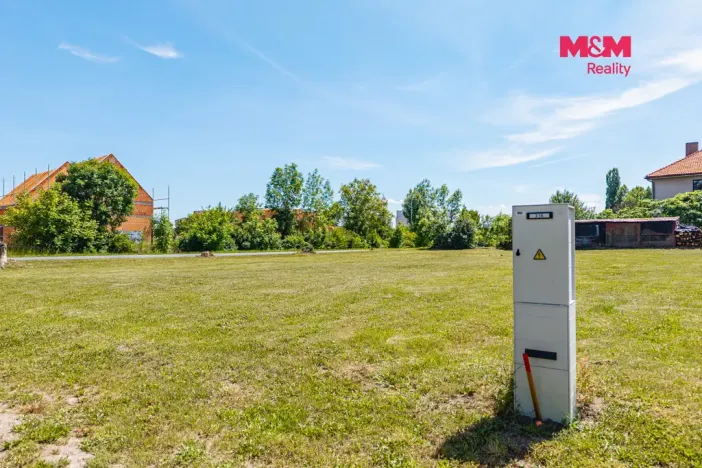 Prodej pozemku pro bydlení, Dvory - Veleliby, 619 m2