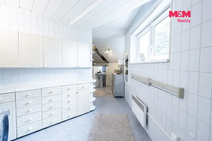 Prodej rodinného domu, Loučim, 300 m2