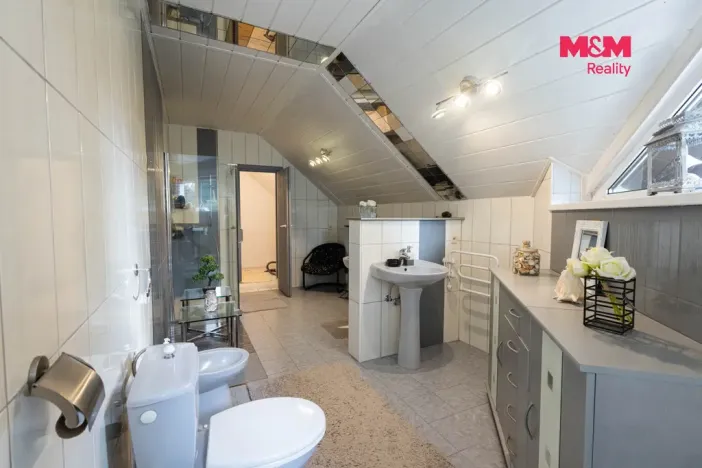 Prodej rodinného domu, Loučim, 300 m2