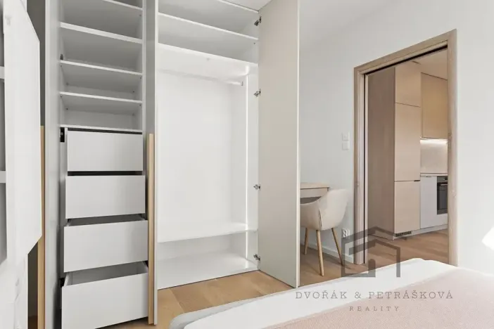 Pronájem bytu 2+kk, Praha - Nusle, U křížku, 36 m2