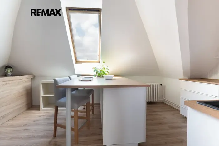 Prodej vícegeneračního domu, Praha - Vokovice, Půlkruhová, 385 m2