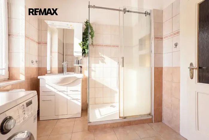 Prodej vícegeneračního domu, Praha - Vokovice, Půlkruhová, 385 m2