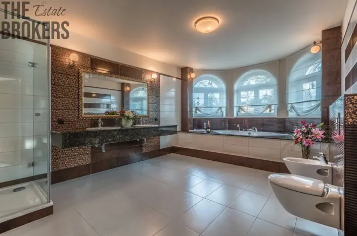 Prodej rodinného domu, Praha - Dolní Měcholupy, U přejezdu, 359 m2