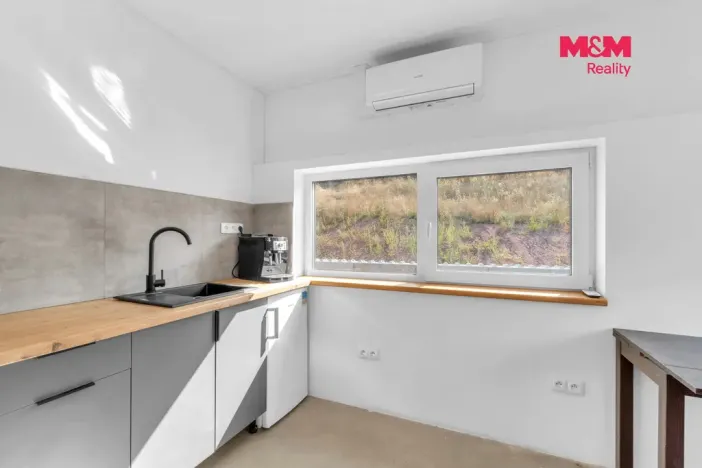 Pronájem výrobních prostor, Nová Paka, Přibyslavská, 450 m2