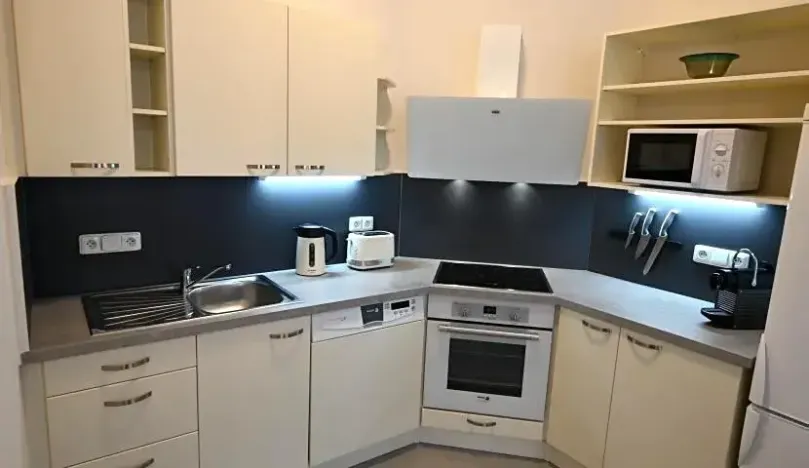 Pronájem bytu 1+kk, Praha - Vinohrady, Sázavská, 35 m2