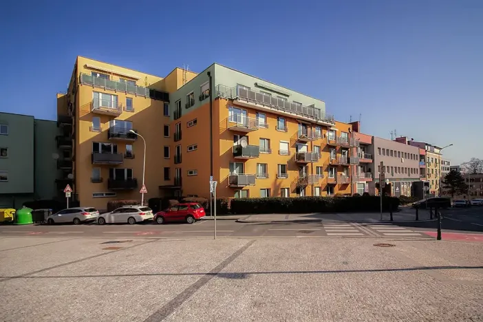 Pronájem garážového stání, Praha - Košíře, Pod školou, 26 m2