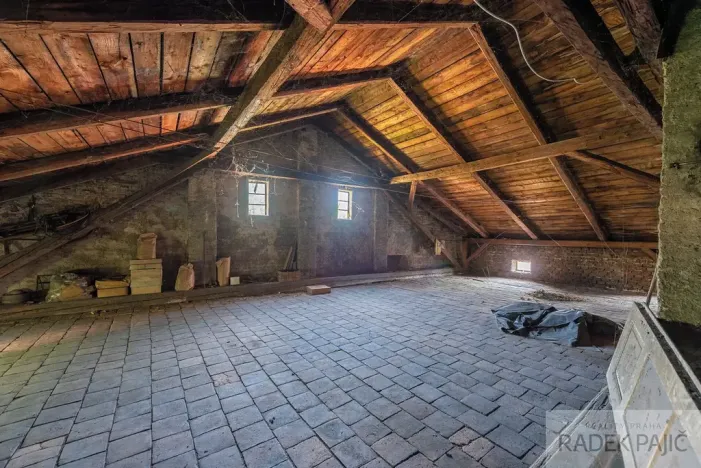 Prodej rodinného domu, Dobrovice, Palackého náměstí, 218 m2