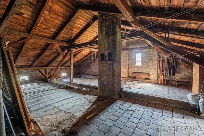 Prodej rodinného domu, Dobrovice, Palackého náměstí, 218 m2
