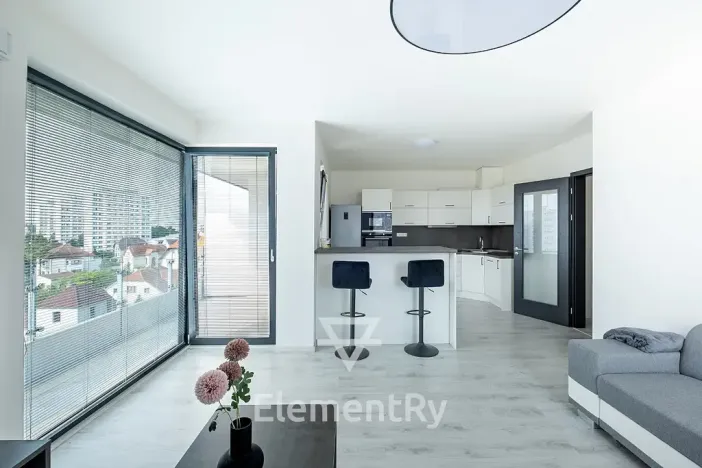 Pronájem bytu 2+kk, Hradec Králové, Kubelíkova, 60 m2