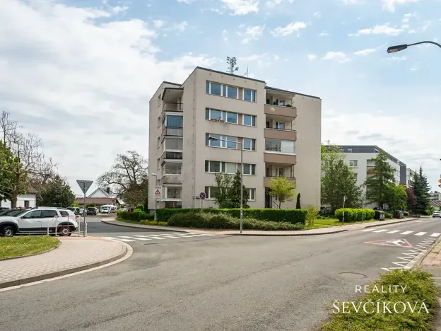 Prodej bytu 3+1, Hradec Králové, Na Občinách, 79 m2