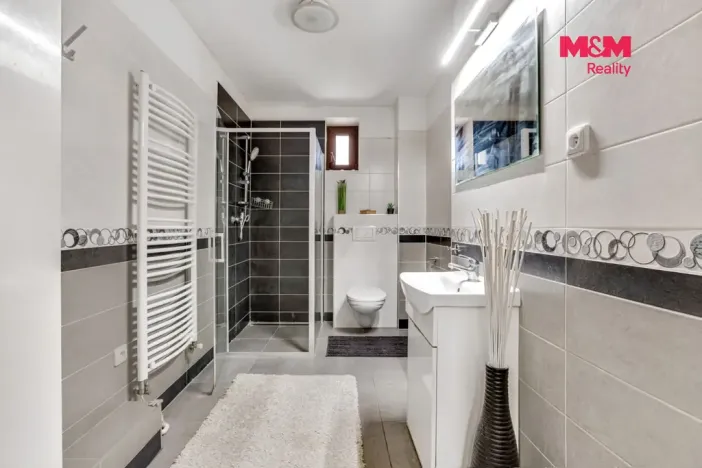 Prodej rodinného domu, Neumětely, V Chaloupkách, 210 m2