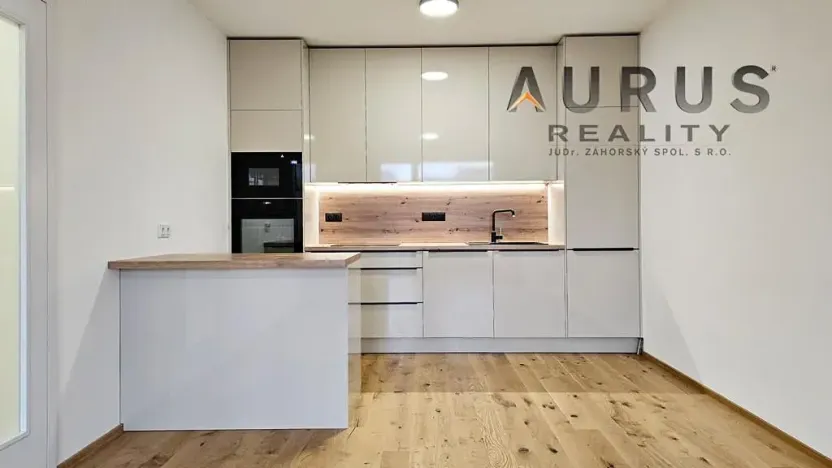 Pronájem bytu 2+kk, Praha - Nusle, Bělehradská, 60 m2