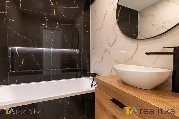 Prodej bytu 2+1, Karviná, Bratr. Veverkových, 56 m2
