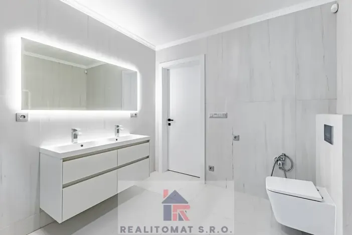 Pronájem kanceláře, Praha - Komořany, Pod lesem, 770 m2