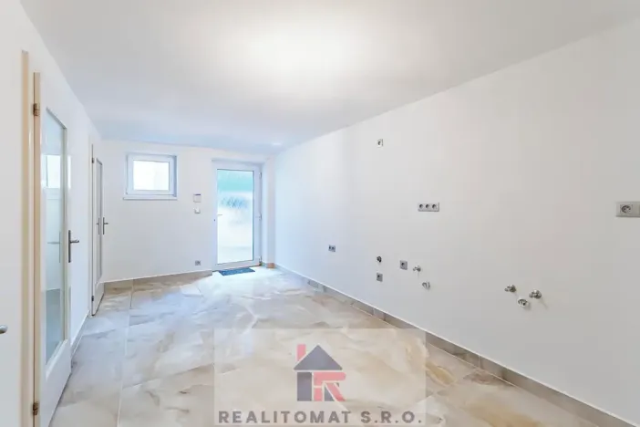 Pronájem vily, Praha - Komořany, Pod lesem, 770 m2