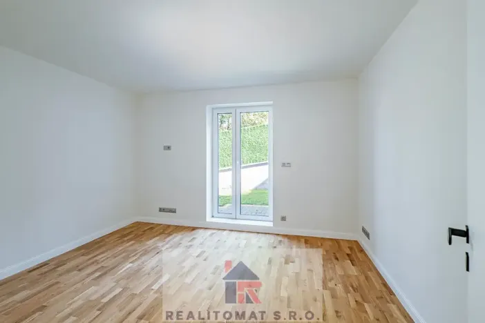 Pronájem vily, Praha - Komořany, Pod lesem, 770 m2