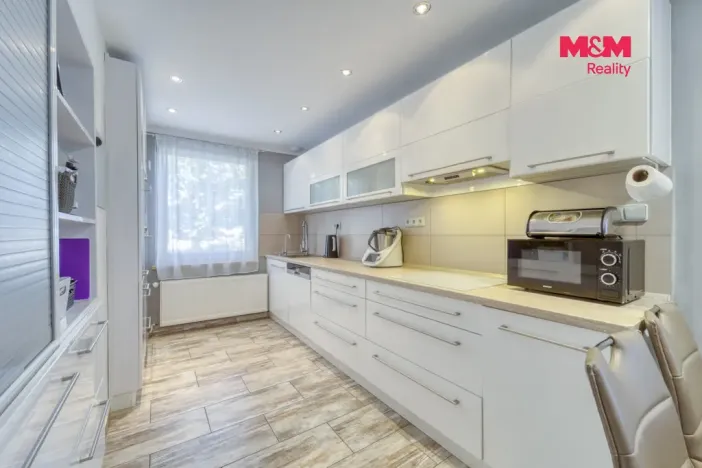 Prodej rodinného domu, Hřebeč, nám. Draha, 150 m2