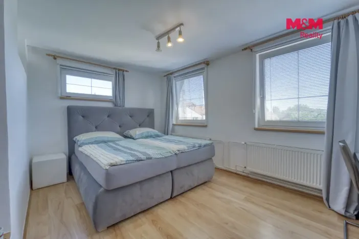 Prodej rodinného domu, Hřebeč, nám. Draha, 150 m2