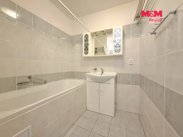 Pronájem bytu 4+1, Klášterec nad Ohří - Miřetice u Klášterce nad Ohří, 17. listopadu, 83 m2