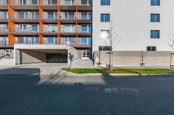 Pronájem garážového stání, Praha - Vysočany, Moravcových, 15 m2