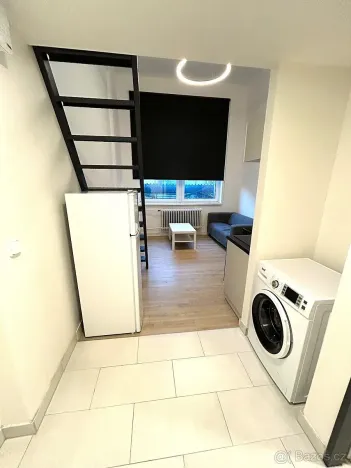 Pronájem bytu 1+kk, Praha - Radotín, Vrážská, 26 m2