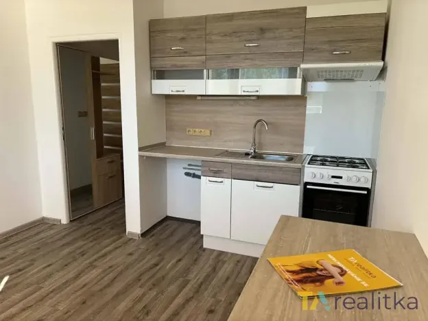 Pronájem bytu 2+kk, Karviná, Slovenská, 37 m2