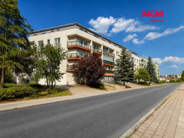 Pronájem garážového stání, Hradec Králové, Na Občinách, 15 m2