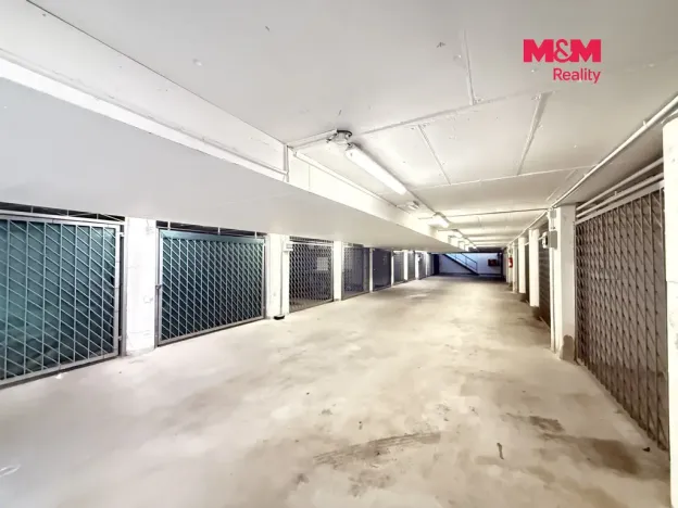 Pronájem garážového stání, Hradec Králové, Na Občinách, 15 m2