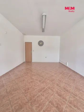 Pronájem obchodního prostoru, Oslavany, náměstí 13. prosince, 25 m2