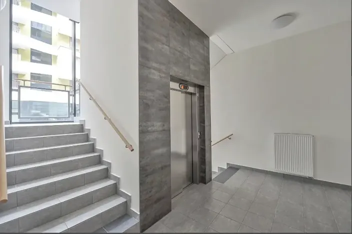 Pronájem garážového stání, Praha - Libeň, Kurta Konráda, 20 m2