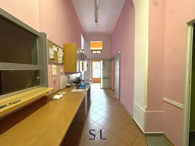 Pronájem obchodního prostoru, Liberec, nám. Sokolovské, 79 m2
