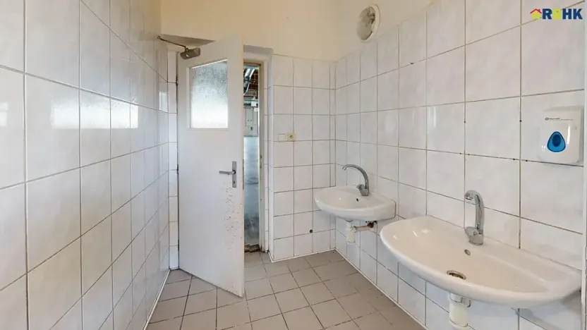 Pronájem skladu, Hradec Králové, Akademika Bedrny, 2586 m2