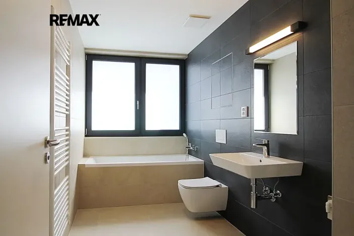 Pronájem bytu 1+kk, Praha - Hloubětín, Kardašovská, 34 m2
