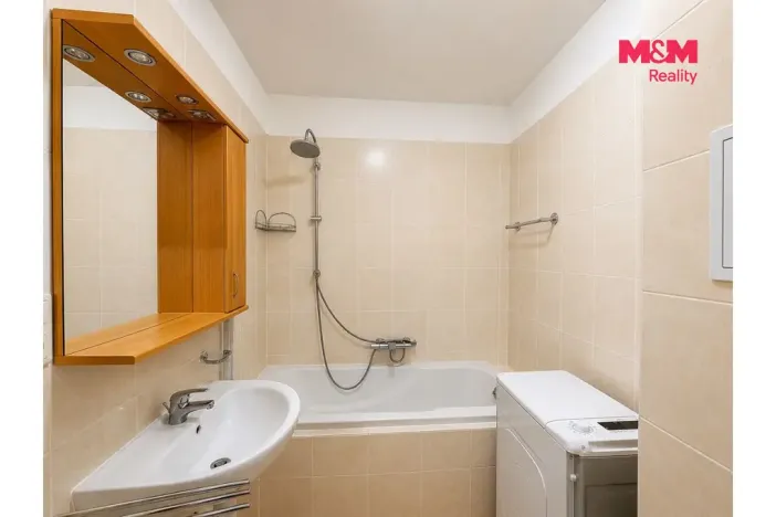 Pronájem bytu 2+kk, Karlovy Vary - Drahovice, Zbrojnická, 52 m2