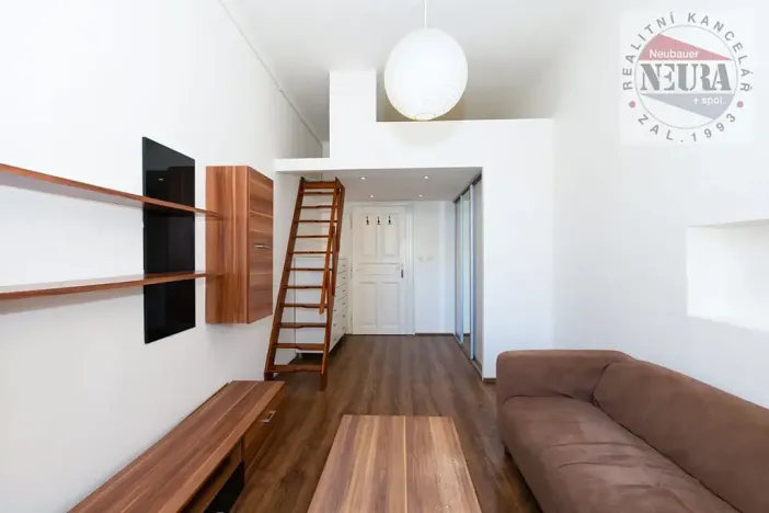 Prodej bytu 1+1, Praha - Smíchov, U Paliárky, 43 m2