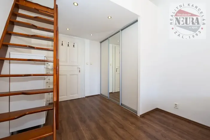 Prodej bytu 1+1, Praha - Smíchov, U Paliárky, 43 m2