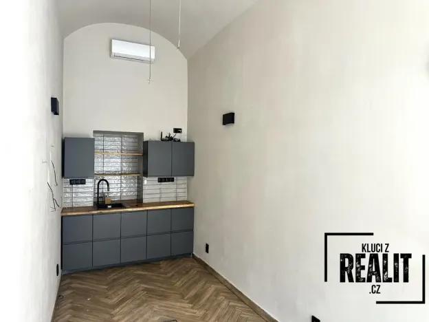 Pronájem obchodního prostoru, Praha - Malá Strana, Újezd, 15 m2