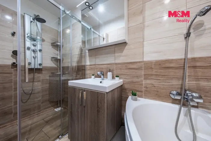 Prodej rodinného domu, Komárov, Sokolovická, 200 m2