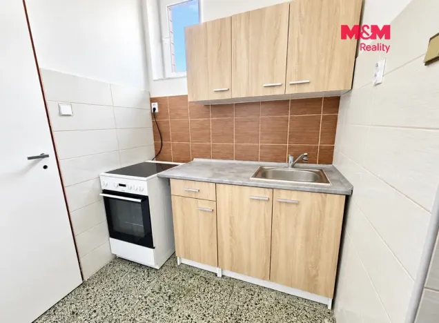 Pronájem obchodního prostoru, Klešice, 1007 m2