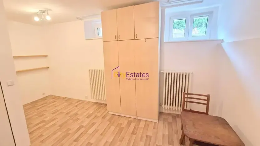 Pronájem bytu 1+kk, Praha - Smíchov, Ke Klimentce, 27 m2
