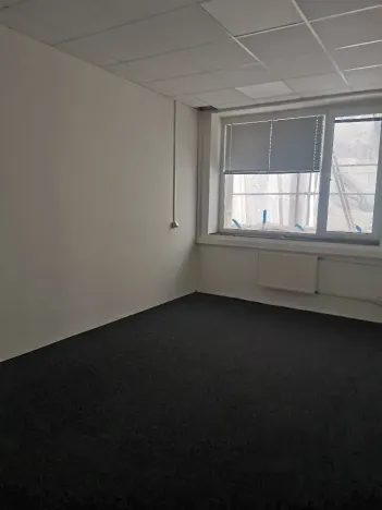 Pronájem kanceláře, Hradec Králové, Vážní, 99 m2