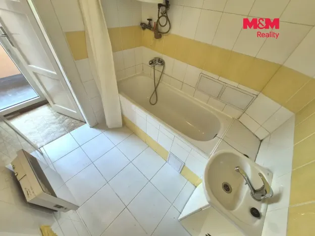 Pronájem bytu 1+kk, Praha - Holešovice, Stupkova, 31 m2