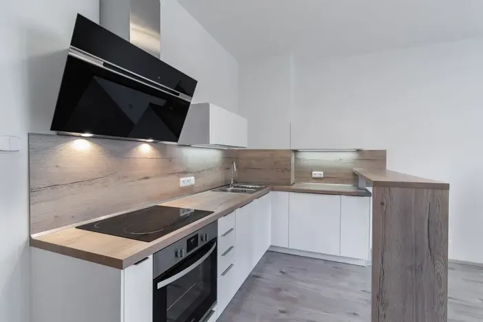 Pronájem bytu 1+kk, Praha - Košíře, Vrchlického, 31 m2