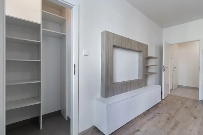 Pronájem bytu 1+kk, Praha - Košíře, Vrchlického, 31 m2