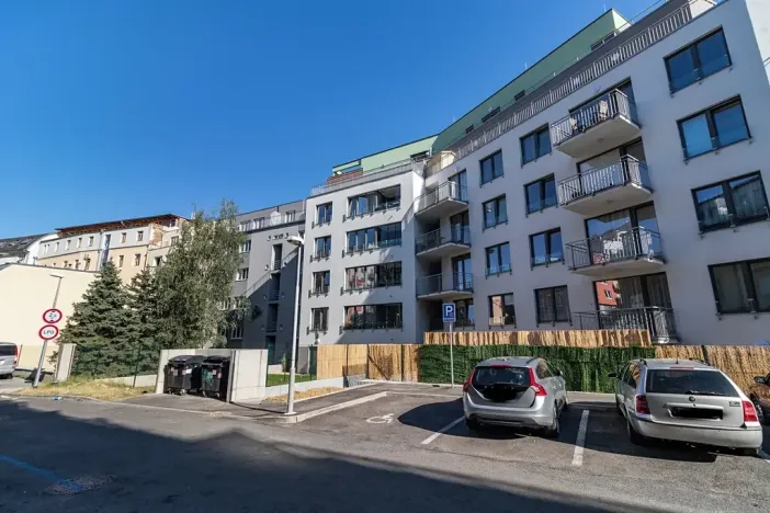 Pronájem bytu 1+kk, Praha - Košíře, Vrchlického, 31 m2