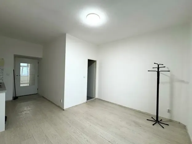Pronájem bytu 1+kk, Praha - Holešovice, Bubenská, 20 m2